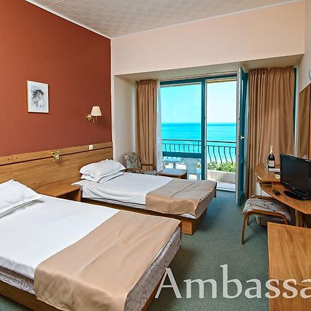 Hotel Ambassador - Free Parking Golden Sands Bagian luar foto