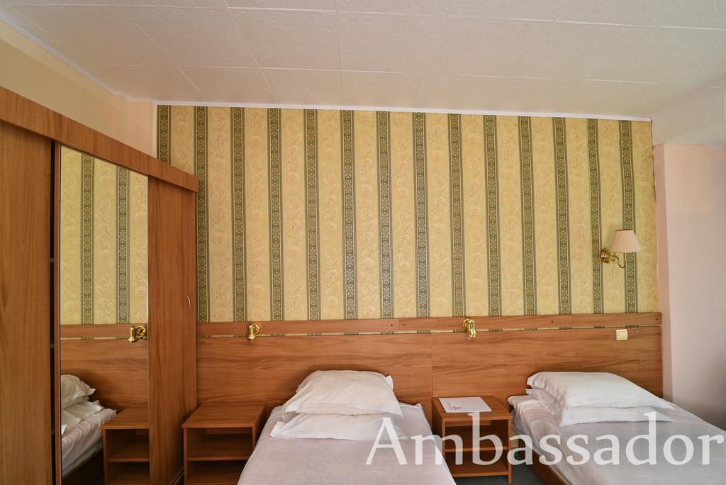 Hotel Ambassador - Free Parking Golden Sands Bagian luar foto