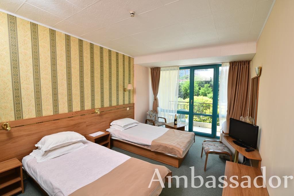 Hotel Ambassador - Free Parking Golden Sands Bagian luar foto