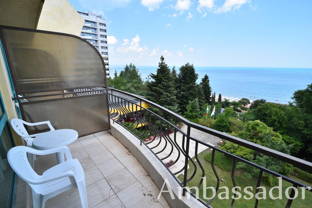Hotel Ambassador - Free Parking Golden Sands Bagian luar foto