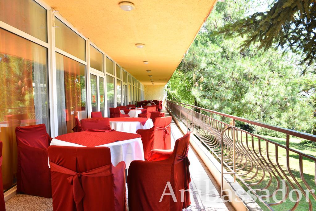 Hotel Ambassador - Free Parking Golden Sands Bagian luar foto