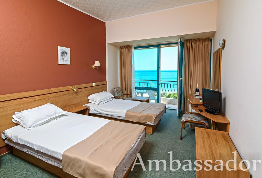 Hotel Ambassador - Free Parking Golden Sands Bagian luar foto