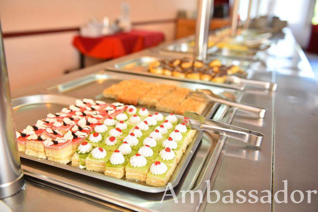 Hotel Ambassador - Free Parking Golden Sands Bagian luar foto