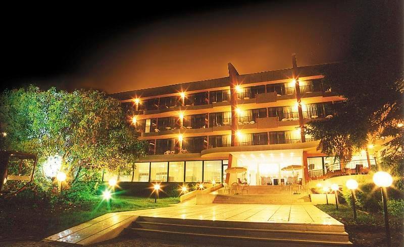 Hotel Ambassador - Free Parking Golden Sands Bagian luar foto