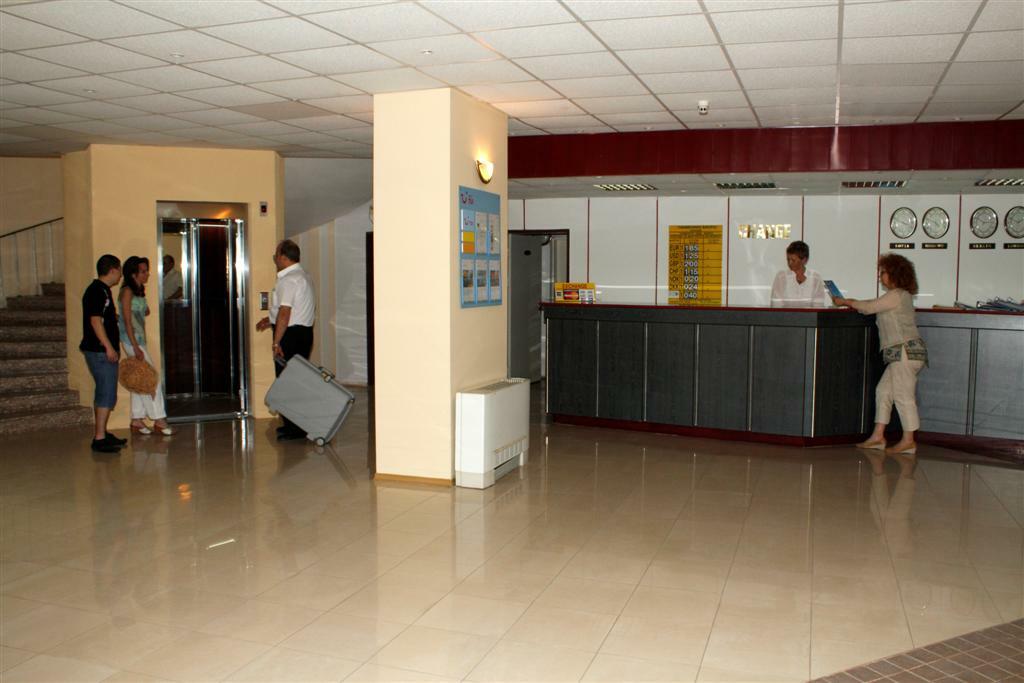 Hotel Ambassador - Free Parking Golden Sands Bagian luar foto